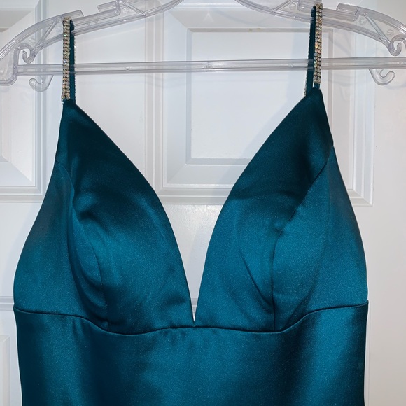 PROM DRESS 😍 - Picture 4 of 8